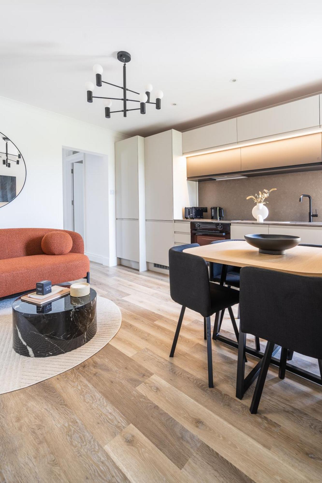 Newly Designed, 2Br Apt, 5Min From Northwood London Tube Station, Nato Hq, Ideal For Wembley, Warner Studio, Contractors Εξωτερικό φωτογραφία