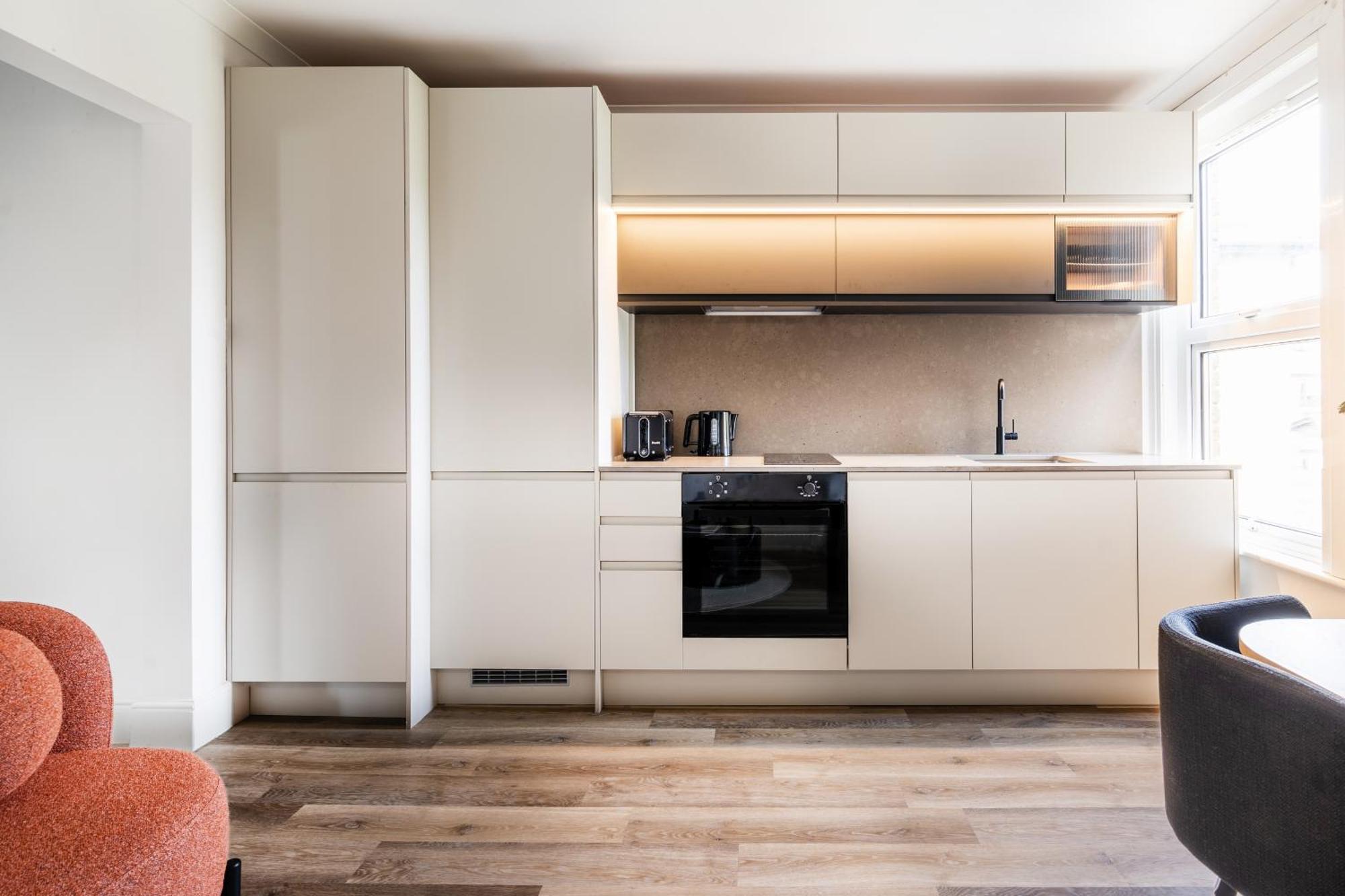 Newly Designed, 2Br Apt, 5Min From Northwood London Tube Station, Nato Hq, Ideal For Wembley, Warner Studio, Contractors Εξωτερικό φωτογραφία