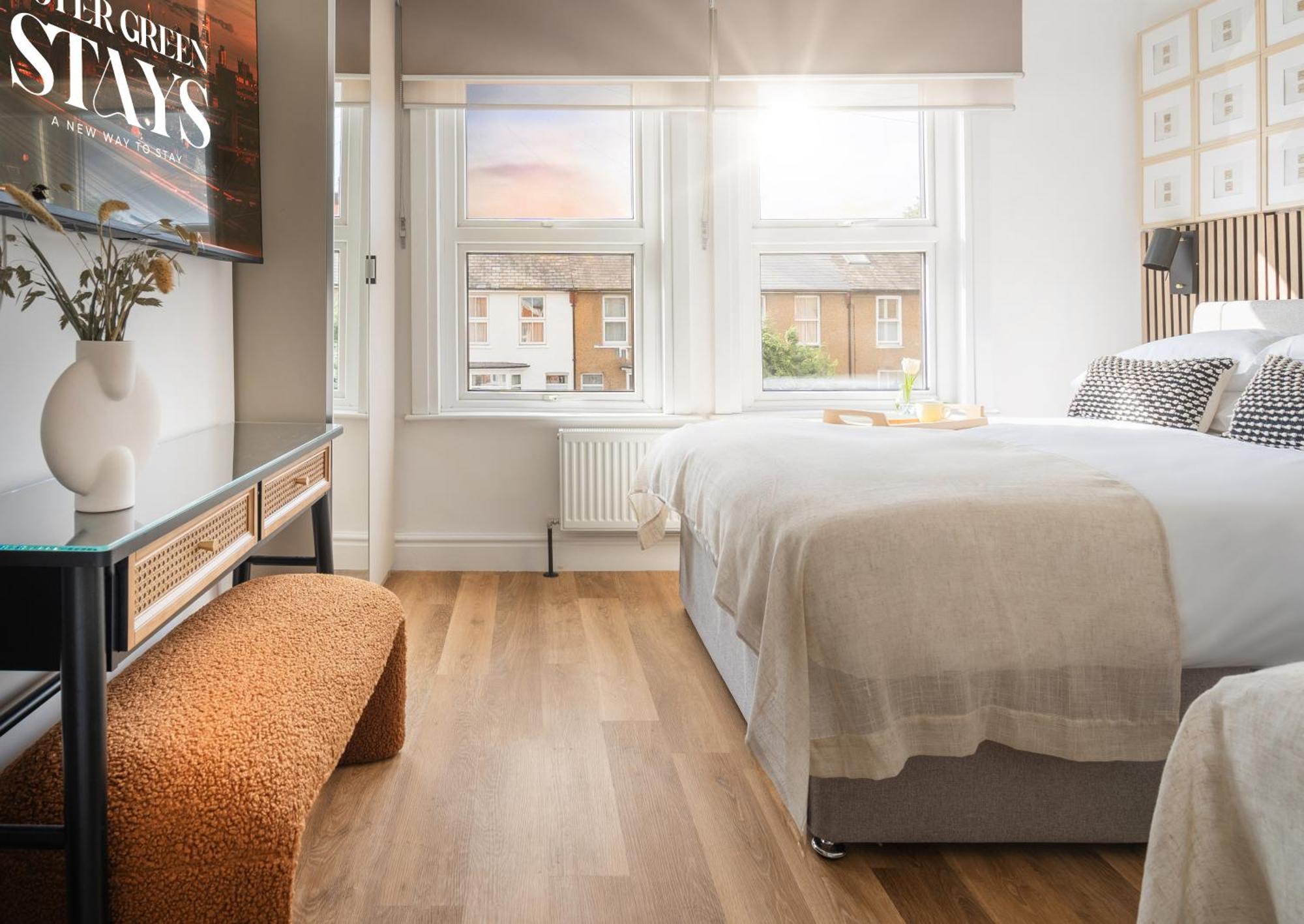Newly Designed, 2Br Apt, 5Min From Northwood London Tube Station, Nato Hq, Ideal For Wembley, Warner Studio, Contractors Εξωτερικό φωτογραφία